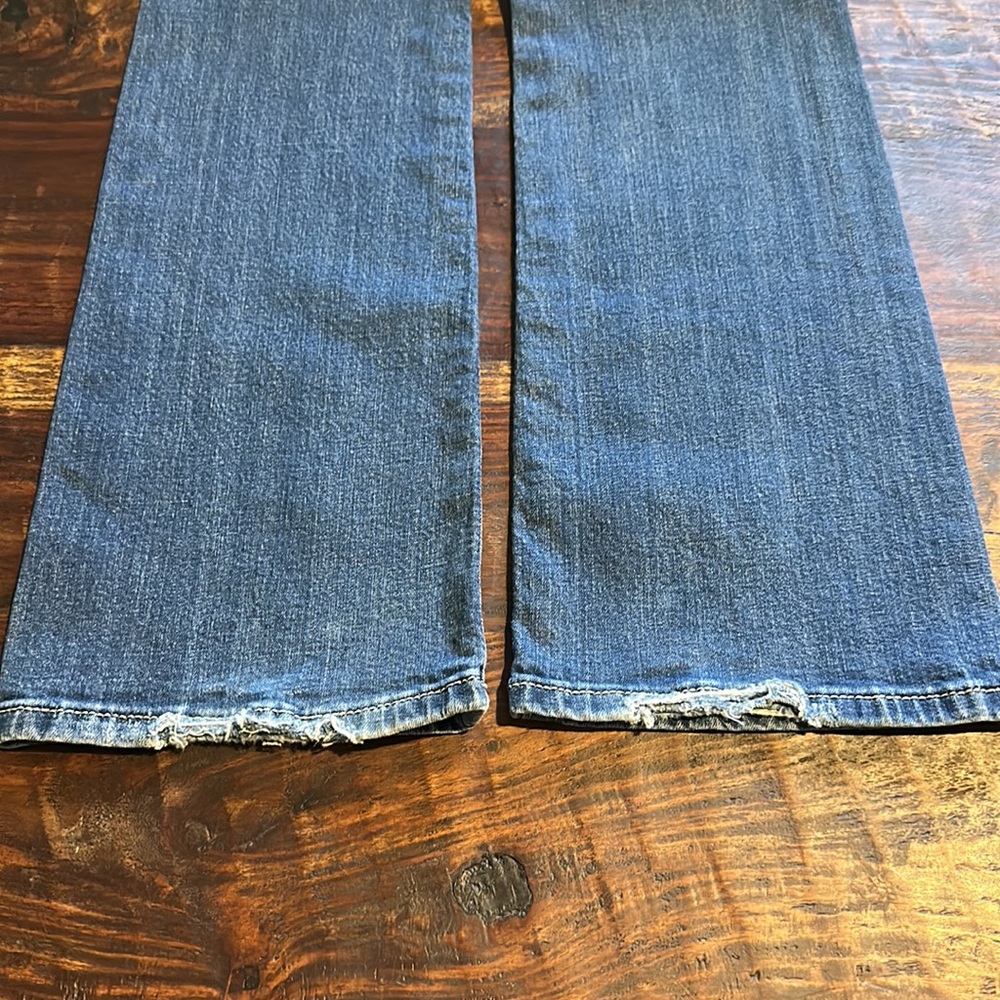Miss me Jeans in a light denim all rhinestones in tact. A size 29 - Picture 7 of 7